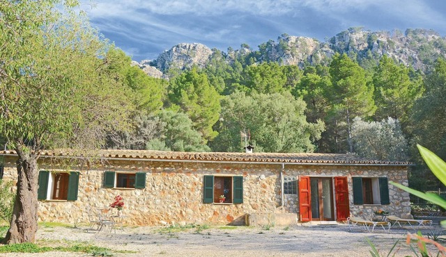 Beautiful home in Estellencs