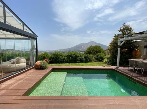 Beautiful New Home & Pool Mountain View