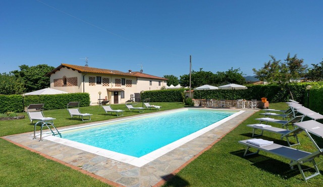 Beautiful private villa for 11 people with WIFI, private pool, A/C, TV and panoramic view