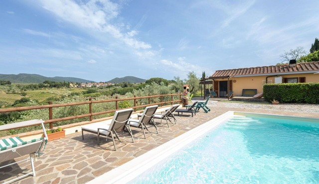 Beautiful private villa with private pool, hot tub, WIFI, TV, pets allowed and panoramic view