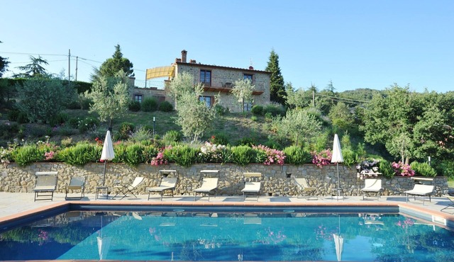 Beautiful private villa with A/C, private pool, WIFI, TV, terrace, panoramic view, close to Cortona