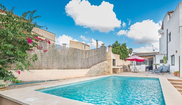 Beautiful private villa for 4 guests with A/C, private pool, TV, terrace and pets allowed
