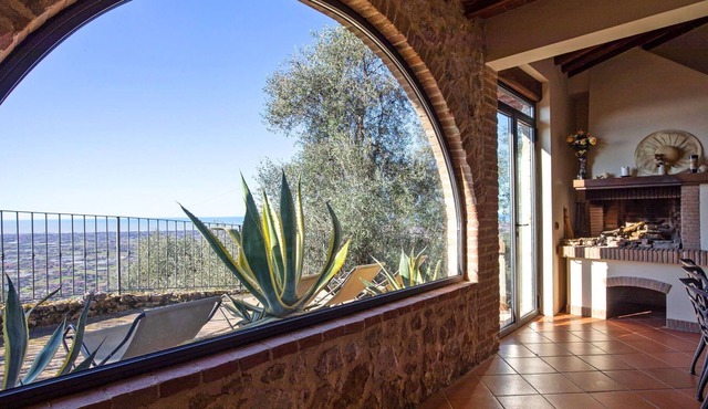 Beautiful private villa for 4 people with A/C, TV and patio