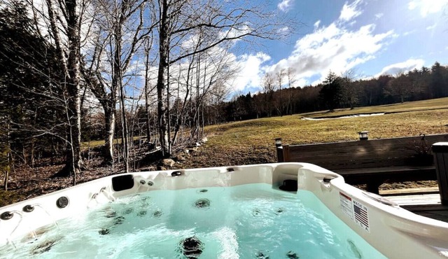 Beautiful- Ski/Golf home, Hot tub, mins to MTN