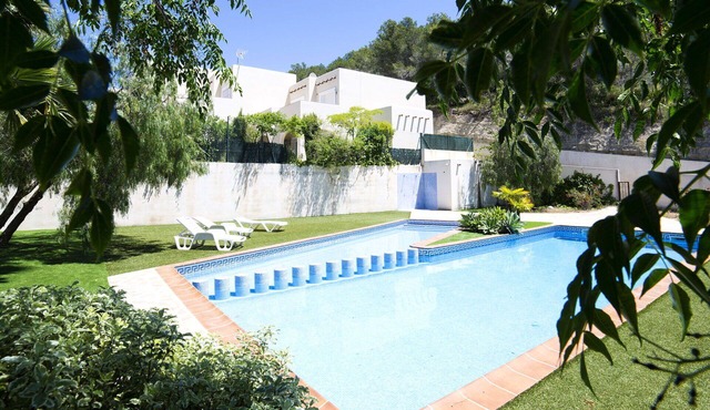 Beautiful villa for 6 guests with pool, WIFI, A/C, TV and patio