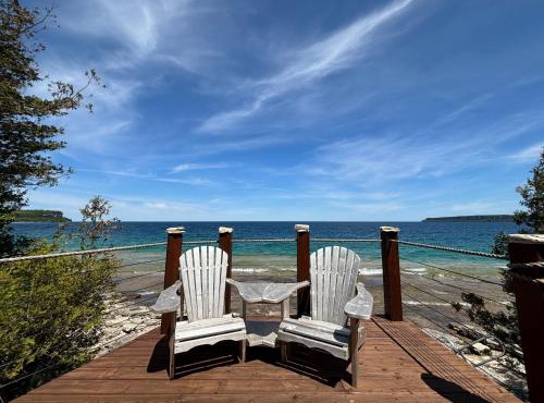 Beeshore Lakehouse Waterfront Bliss and Comfort