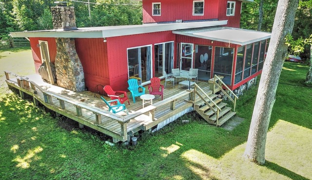 Belsize Cottage- Newboro Ontario