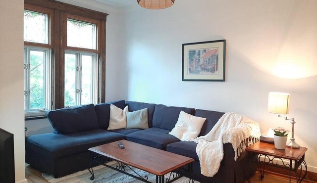 BIG 3BR appartment at Olympic Stadium at PIE-IX Metro station