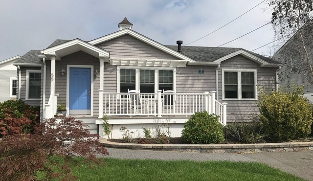 Booking for Summer 2026. 3 BR Cottage! Private Parking! Beach Passes Included!