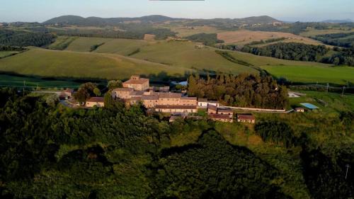 Borgo Belsedere - biofarm estate resort in Tuscany