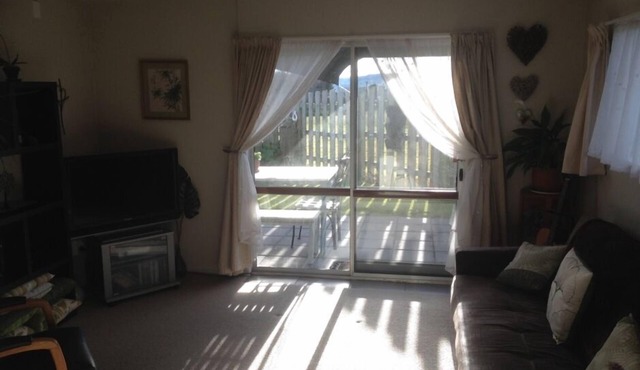 Botanic Bliss-Clean and green, next to reserve and beautiful Botanic Gardens