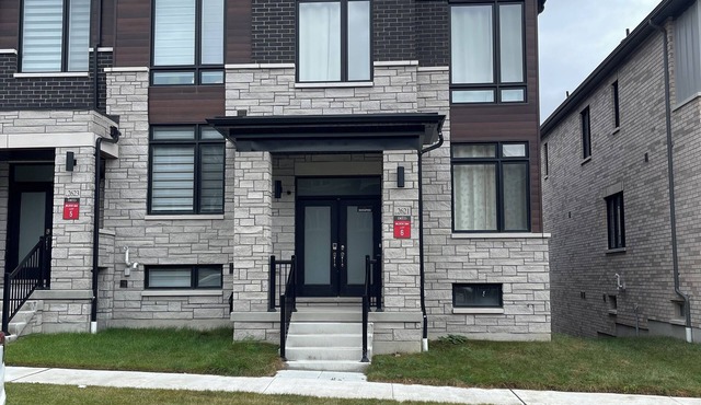 Brand new, Modern 4Bed+Office, 3storeys, Whole house, 4/5 parking in Pickering