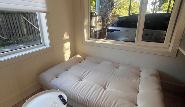 Brand New Modern Laneway House with Free Parking