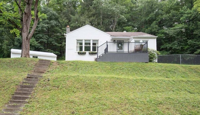 Bright Cottage Retreat in Central PA