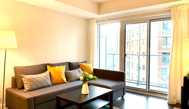 Bright & Luxurious 1 Bedroom Apartment in the Heart of Toronto