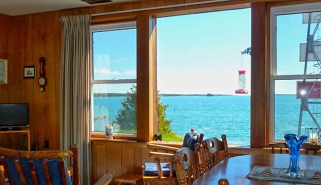 Bruce Bay Cottages & Lighthouse