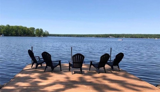 Buckhorn Lake Waterfront Cottage |Wood burning lakeside Sauna, campfire - FIFA
