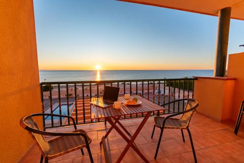Cómodo apartamento en El Calón Playa frente al mar y piscina - by Almería Rentals