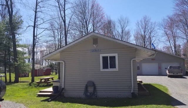 Cabin on Crowe Lake