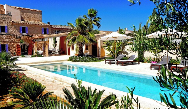 Casa 3 Leones - renovated finca-style townhouse, patio, garden and long pool