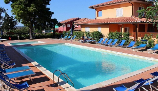 Casa Aliade A: A welcoming apartment that is part of a villa surrounded by the greenery.