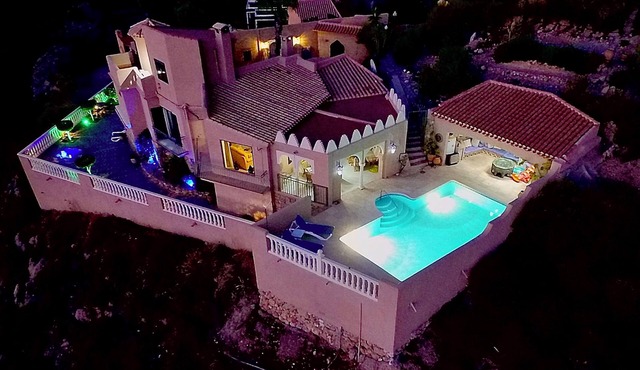 Casa Alta Villa, 3 bed, private pool, mountain views, gardens, wifi.