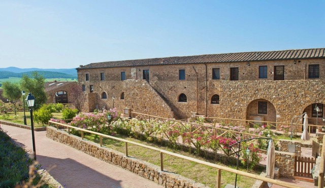 Casalappi two-bedroom 3-bedroom apartment in hamlet with pool