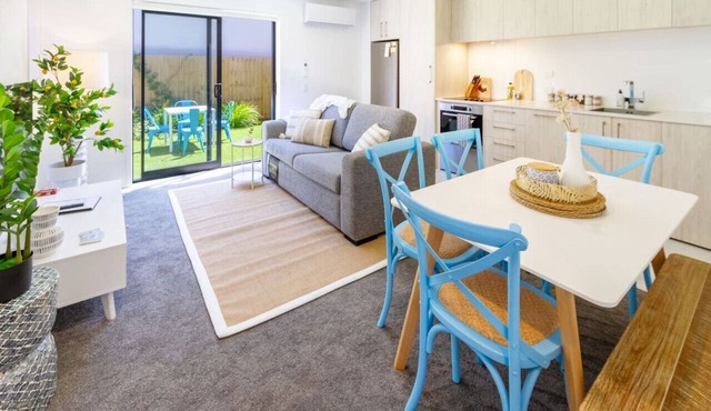 Central Chch Greek Island Vibe: 2bed townhouse