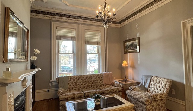 Central victorian Dwtn 3-Bedroom 2-bath oasis