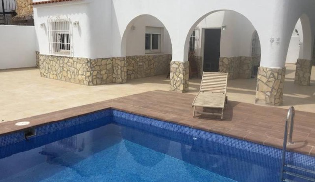 CHALET A 100 M DE LA PLAYA. 933