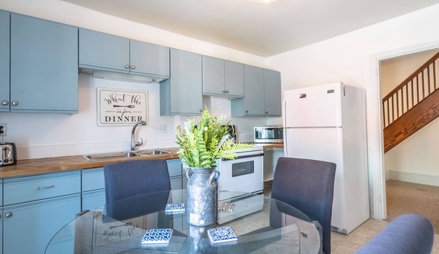 Charming 4 bedroom Downtown Authentic Apartment