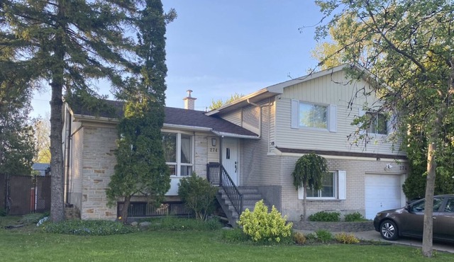 Charming Entire Home-3 Bedrooms-2 Bathrooms - In a Sought After Neighbourhood