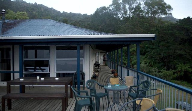 Charming Getaway Close to Biking and Hiking near Whanganui, New Zealand