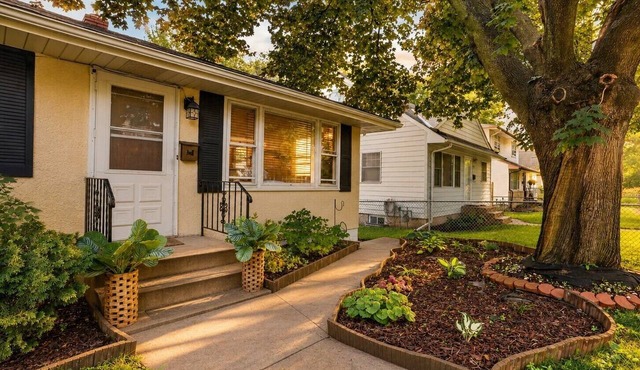 Charming Home Near Como Park & State Fairgrounds, Sleeps 6, Pet Friendly