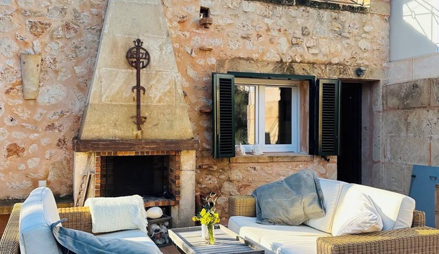 Charming Mediterranean retreat in the Mallorcan style, right on the beach & MB