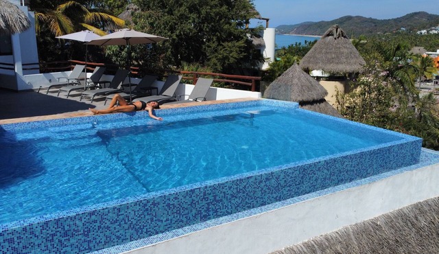 Charming StudiO Rooftop POOL & ElevAtor