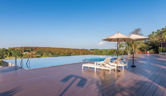ChiangRai Lake Hill