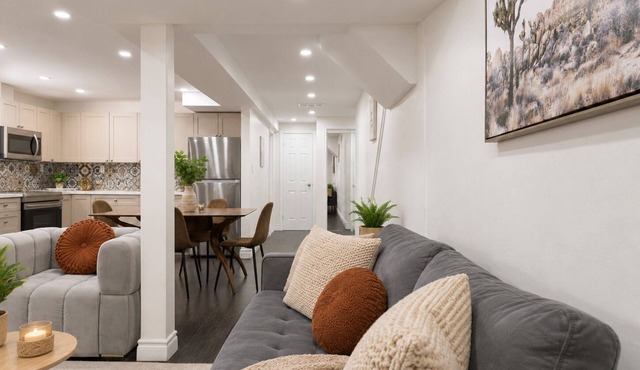 Chic Spacious 2BR Home Near Yonge St