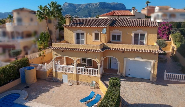 Chris- large, private pool, several terraces, WIFI gratis!