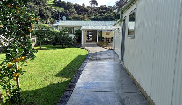 Cockle Bay Cottage ~ Family Getaway at Shelly Beach ~ Boat Parking ~ Sleeps 10