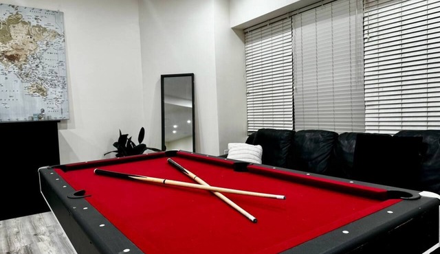 Comfy Flat | Hot Tub + Games