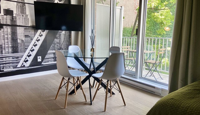 Condo apartment with private terrace in the Quartier des Spectacles