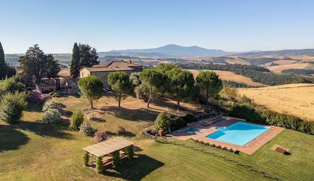 Cosy apartment in villa for 6 people with pool, WIFI, TV, terrace, pets allowed and panoramic view