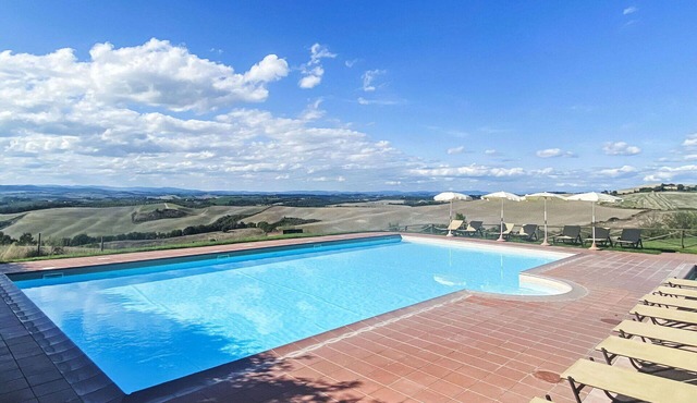 Cosy apartment in villa for 4 people with WIFI, pool, patio, pets allowed and panoramic view