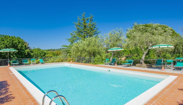 Cosy apartment for 6 guests with pool, WIFI, TV, patio and pets allowed