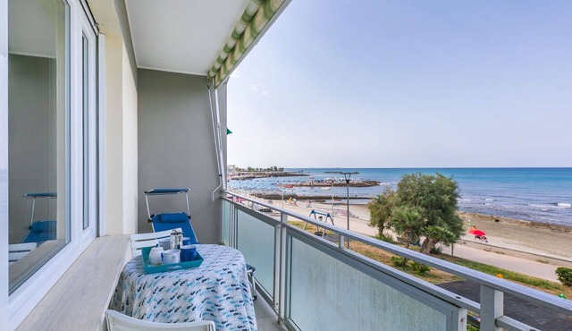 Cosy apartment for 6 guests with A/C, WIFI, TV and balcony