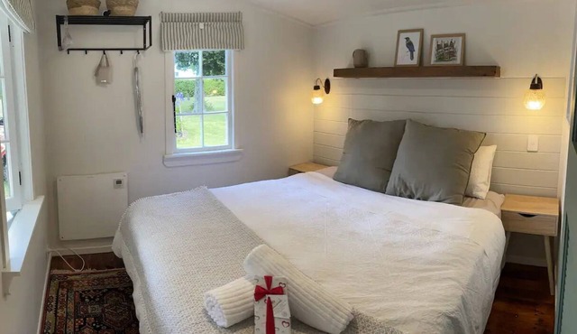 Cosy guest sleep out with sauna on dairy farm