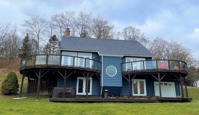 Cottage on Lake Ontario