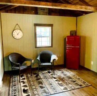 Cozy Cabin with Porch & Live Music Weekend Stay in Voluntown, Connecticut