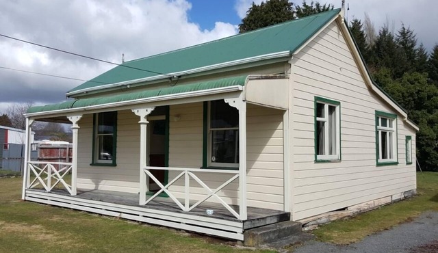 Cozy Classic Holiday Cottage